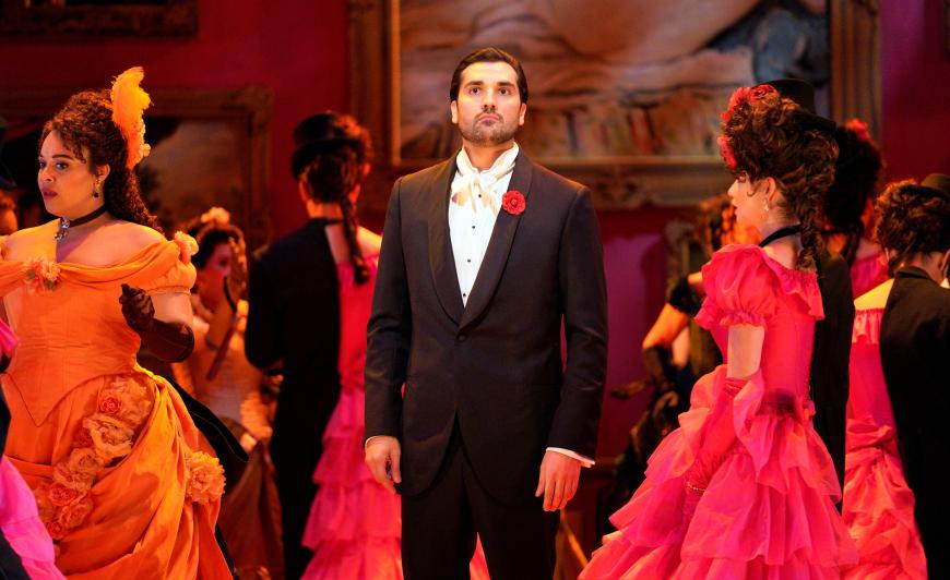 Jonathan Tetelman as Alfredo