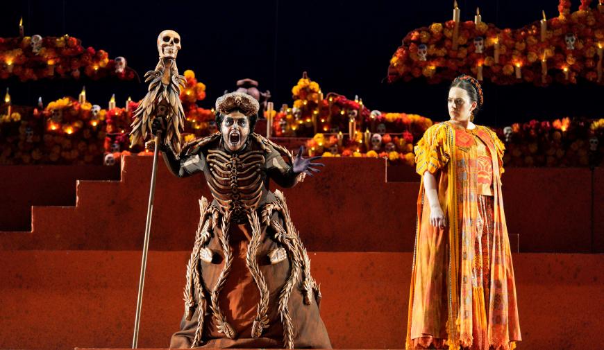 Yaritza Véliz and Daniela Mack