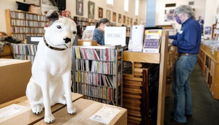The Musical Offering in Berkeley combines a cafe with the sound of classical music and buys and sells records and CDs