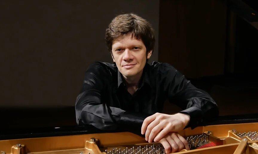 Arsentiy Kharitonov