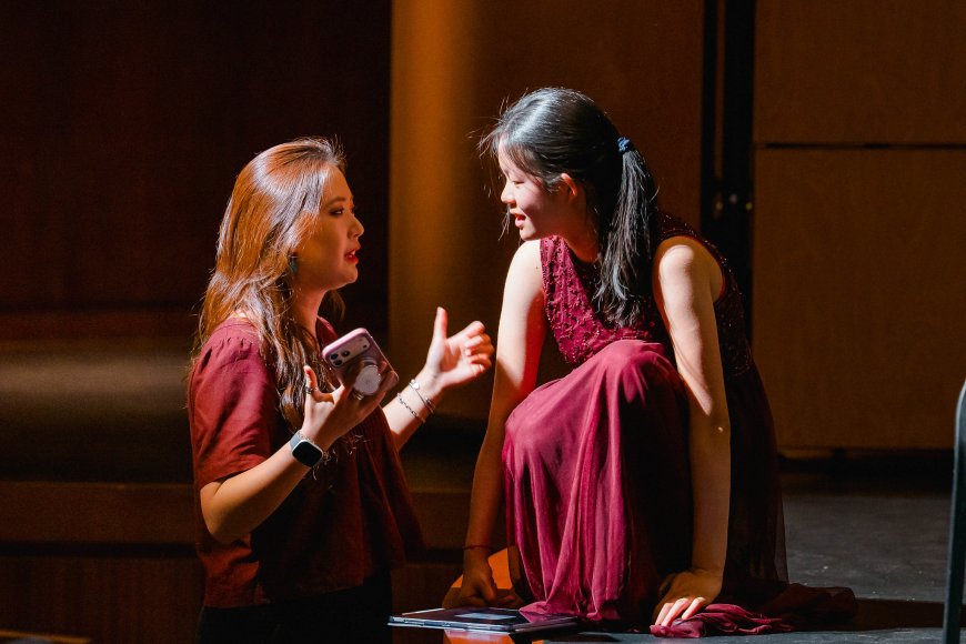 Chelsea Wang coaching a student | Courtesy of Music@Menlo