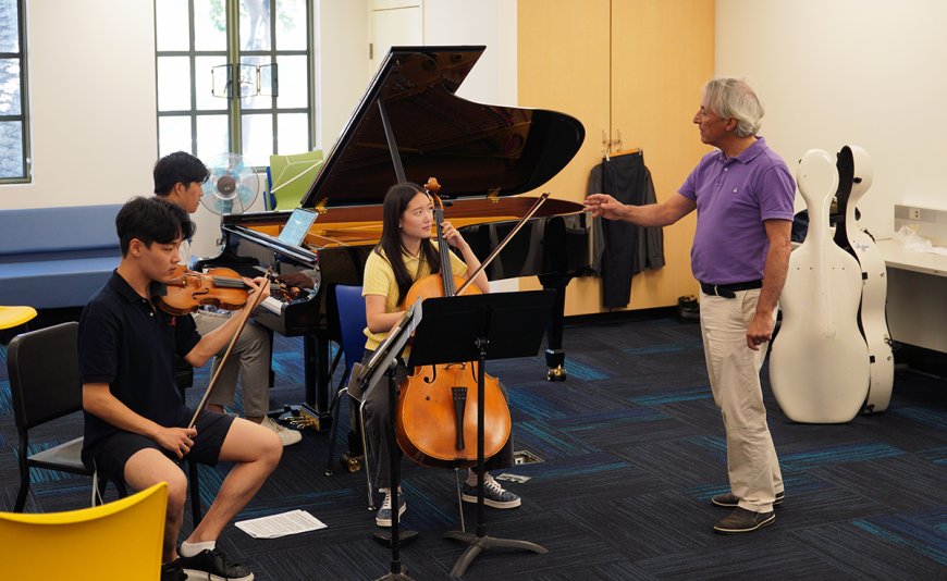 Pianist Jean Efflam Bavouzet working with students | Courtesy of Music@Menlo