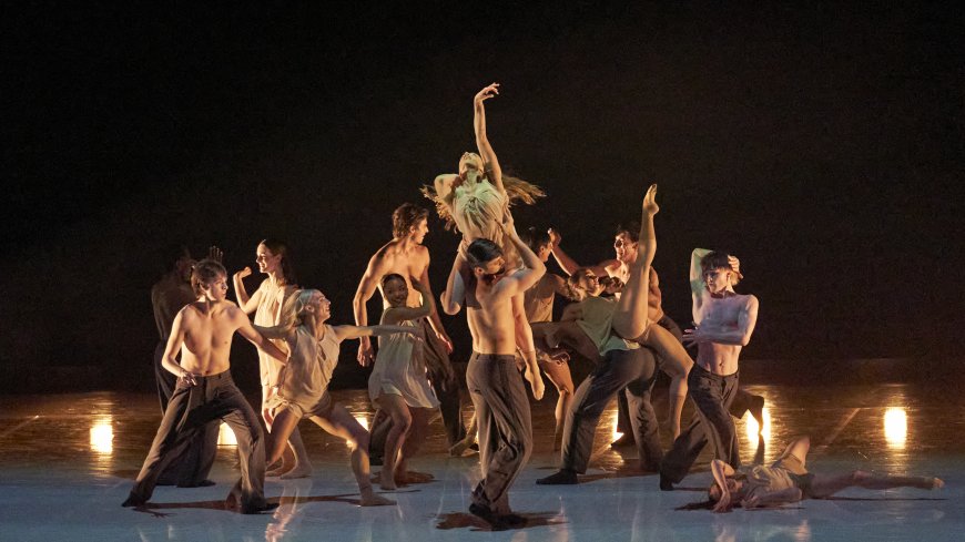 Members of Ballets Jazz Montréal | Credit: Ramona Diaconescu