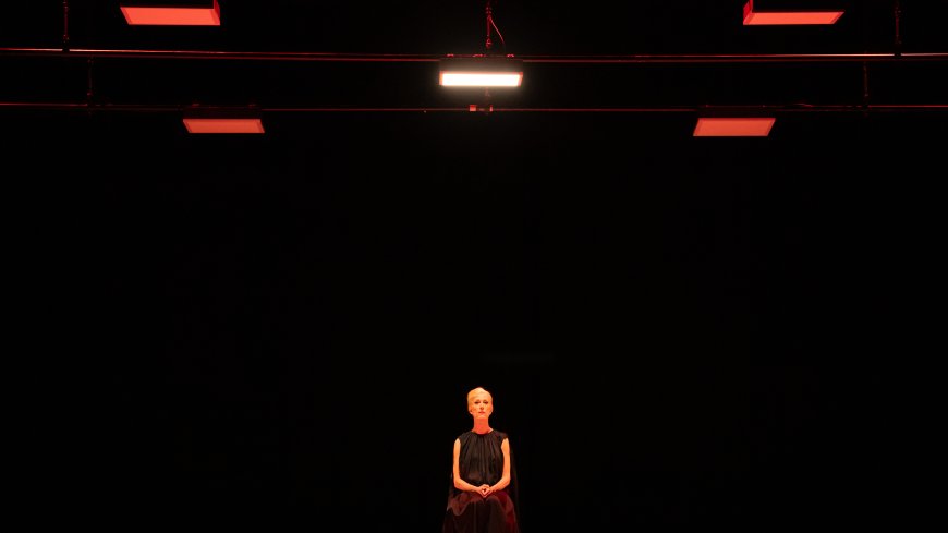 Justin Vivian Bond as Sue in Opera Philadelphia’s Complications in Sue at the Academy of Music. | Credit: Steven Pisano