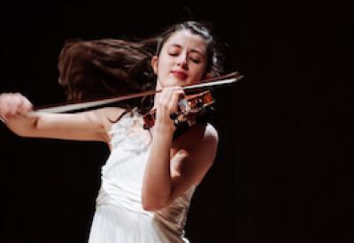 90998-19_web_header_mariaduenas_1000x575.jpg
