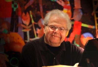 emanuelax_alt1_sitting-colorful-sanfrancisco_1000x575.jpg