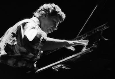 piano-recital-with-chick-corea_playing-piano_nov10_san-francisco_1000x575.jpg
