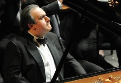 piano-recital-yefim-bronfman_sitting_apr5_san-francisco_1000x575.jpg