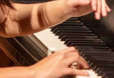 19-20-performance-calendar-piano.jpg