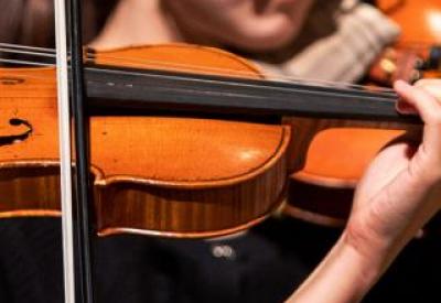 19-20-performance-calendar-violin.jpg