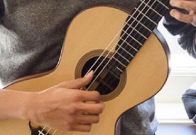 300px_-_guitar.jpg