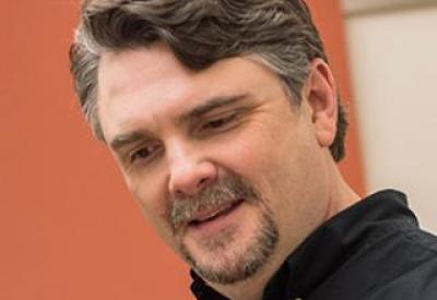 faculty_-_300px_-_russ_deluna_01.jpg