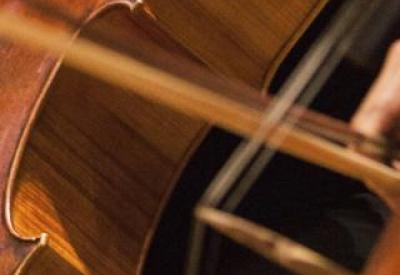 performance_calendar-2018-19-cello01.jpg