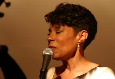 Amber_Weekes_header2.jpg
