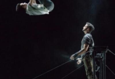 cal-performances-7-fingers-passengers-1-1-400x599.jpg