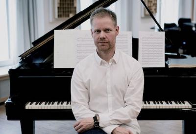 MaxRichter_credit_WolfgangBorrs_header.jpg