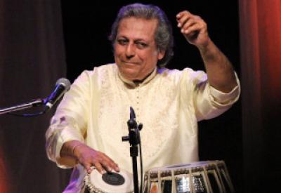 Swapan Chaudhuri playing tablas onstage.