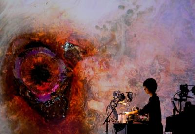 Akiko Nakayama, Japanese video artist and live painter 