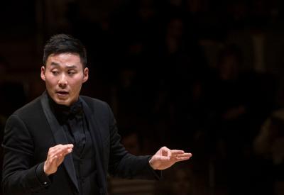 Earl Lee conducting