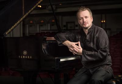 pianist Ilya Yakushev – photo credit: Daril Robovsky