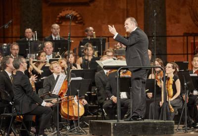 François-Xavier Roth conducting Les Siècles
