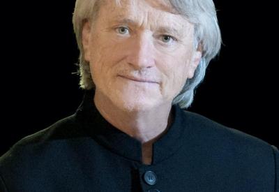 Maestro Carl St.Clair 