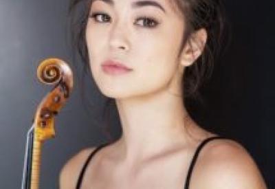 Violinist Simone Porter