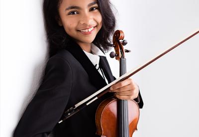 Amaryn Olmeda performs