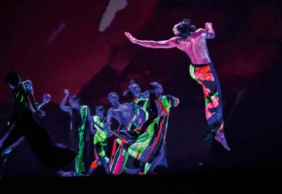 Cloud Gate Dance Theatre of Taiwan performs Saturday–Sunday, October 29–30, 2022 in Zellerbach Hall. Pictured: 13 Tongues. (credit: Courtesy of Cloud Gate Dance Theatre of Taiwan)
