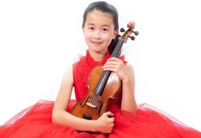 Lisa Saito, Violinist