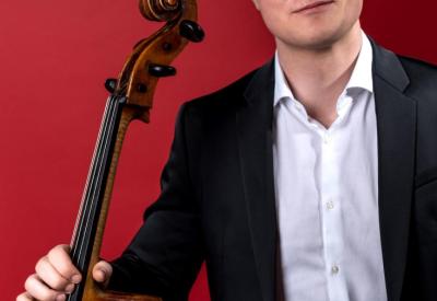 Cellist Jonathan Swensen. Photo by Matt Dine.