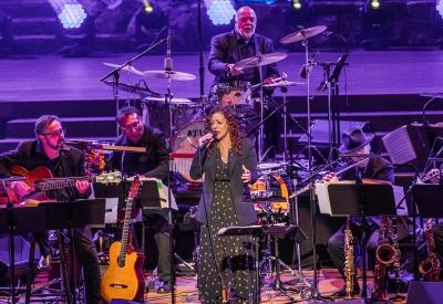 Luciana Souza and backing band