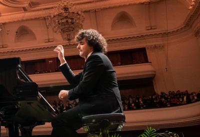 Martín García García performs for Steinway Society in Palo Alto