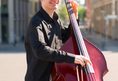 Bassist Szymon Marciniak