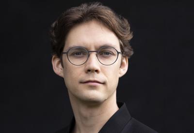 A portrait headshot of conductor Elias Peter Brown.