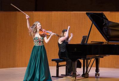Violinist, Audrey Goodner. Photo by Martyn Selman.