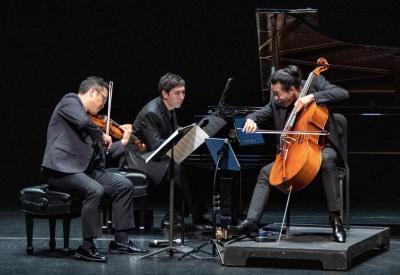 Trio Barclay performing