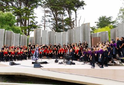 San Francisco Girls Chorus performs in amphitheater.