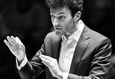 photo of conductor Robert Kahn