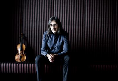 Cal Performances presents Leonidas Kavakos, violin, November 15–16, 2024 at Zellerbach Hall (credit: Marco Borggreve)