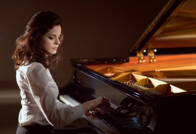 Zlata Chochieva returns to the Steinway Society - The Bay Area stage on Saturday, March 29 at 7:30 pm at the Visual and Performing Arts Center at De Anza College in Cupertino. Photo courtesy of the artist.