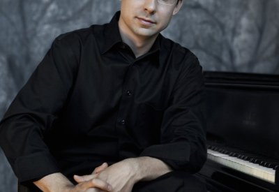 Alexander Kobrin performs for Steinway Society - The Bay Area premiere at the Visual and Performing Arts Center in Cupertino on May 31, 2025. Photo courtesy of the artist.