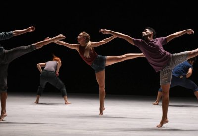 Malpaso Dance Company in arabeques.