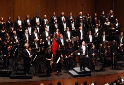 American Bach soloists and choir on stage.
