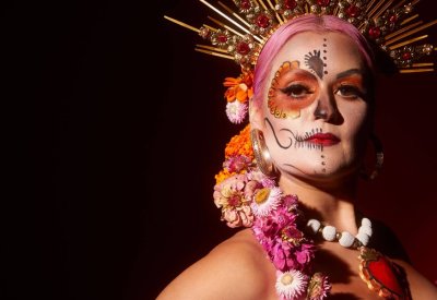 Las Cafeteras performer, Yulissa in Día de los Muertos makeup and jewelry.