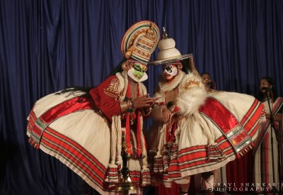 Two danceer/actor performing Kalyana Sougandhikam 