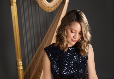 Harpist Katherine Siochi, widely recognized as one of the leading harpists of her generation, performs Ginastera's Harp Concerto.