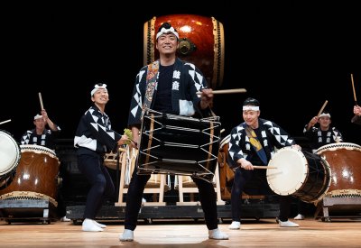 Group members playingn the taiko