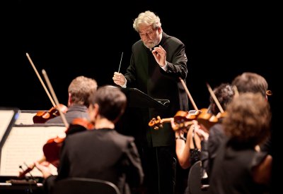Jordi Savall conducting an orchestra