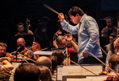 Cristian Măcelaru conducts at the Cabrillo Festival of Contemporary Music | Credit: r.r. jones